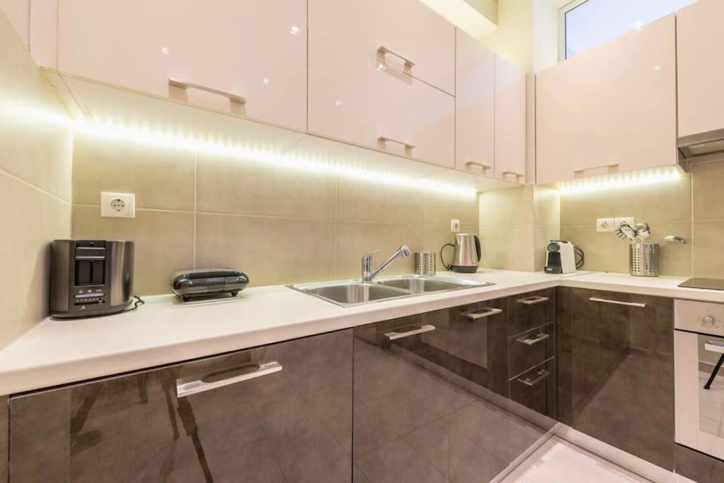 Syntagma H&B Apartment Ateny Zewnętrze zdjęcie
